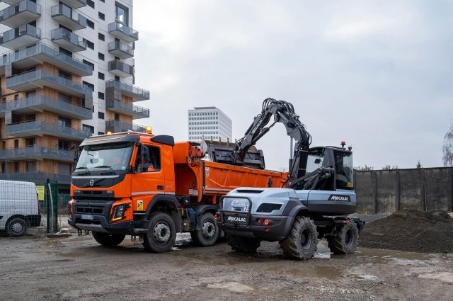 Kolové rypadlo Mecalac e12