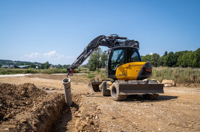 Kolové rypadlo Mecalac 15MWR