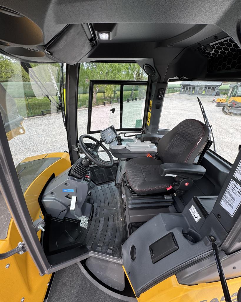 Detailní pohled na pracoviště strojníka v Revotrucku