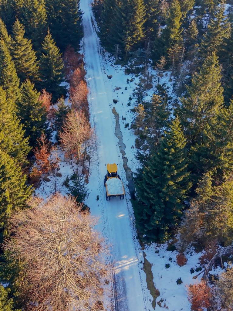 Stroje Mecalac upravují trať Jizerské 50
